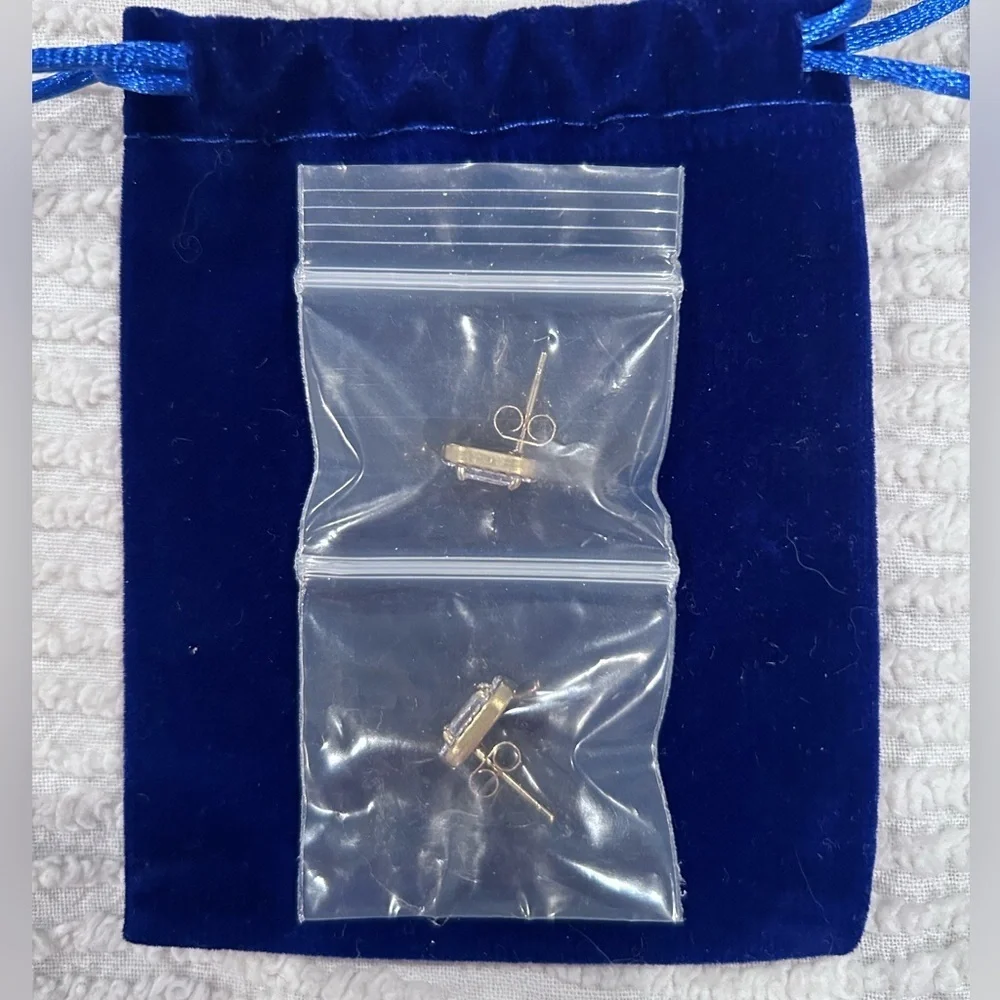 Elegant Gold and Silver Stud Earrings - Picture 3 of 4